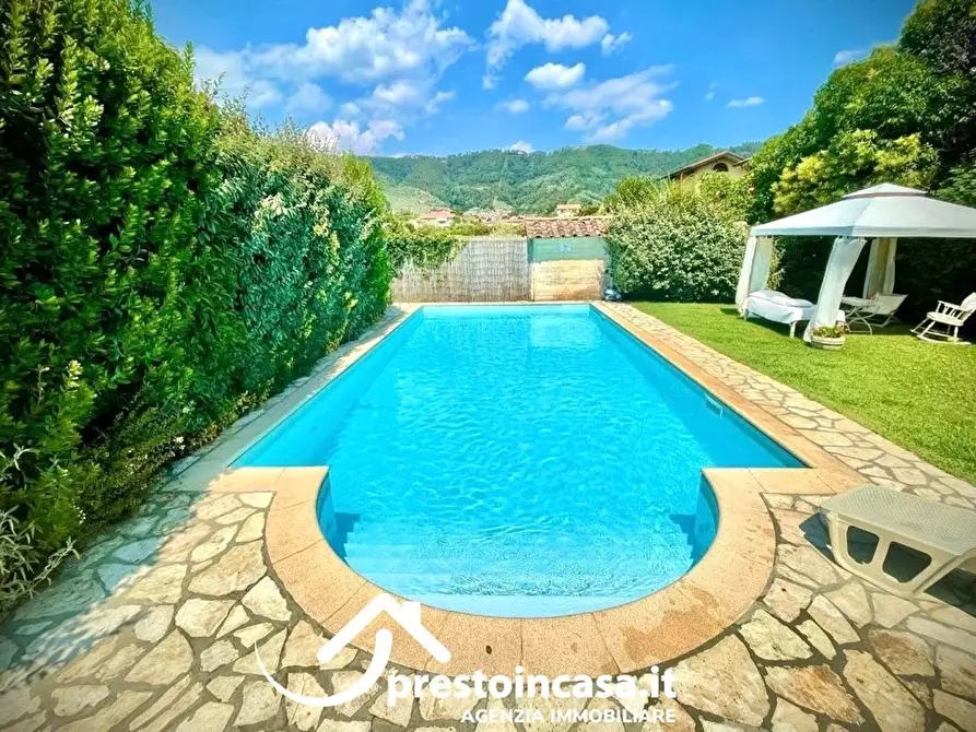 Immagine 18 di Villa in vendita  a Massarosa