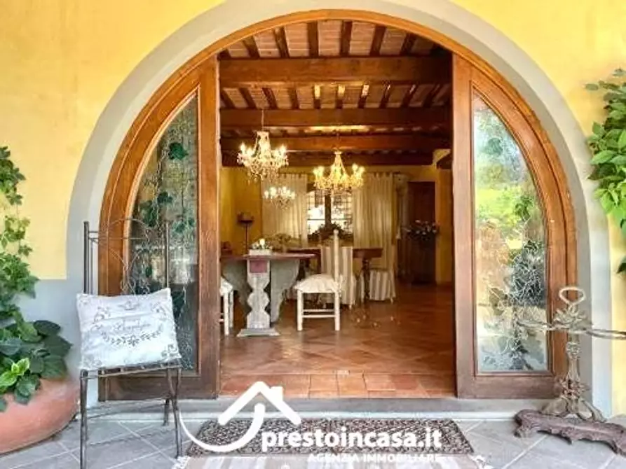 Immagine 2 di Villa in vendita  a Massarosa