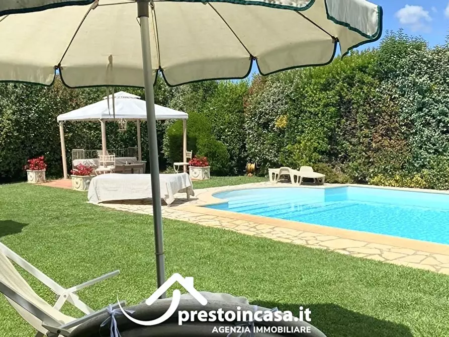 Immagine 20 di Villa in vendita  a Massarosa
