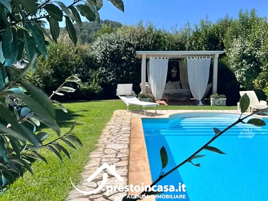 Immagine 21 di Villa in vendita  a Massarosa