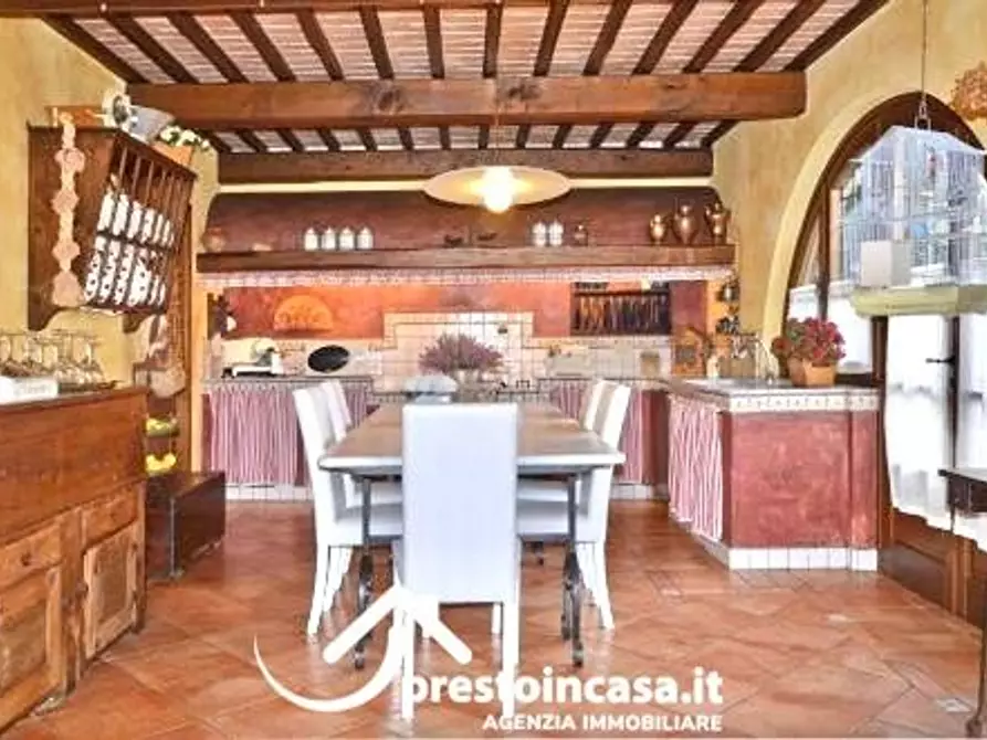 Immagine 12 di Villa in vendita  a Massarosa