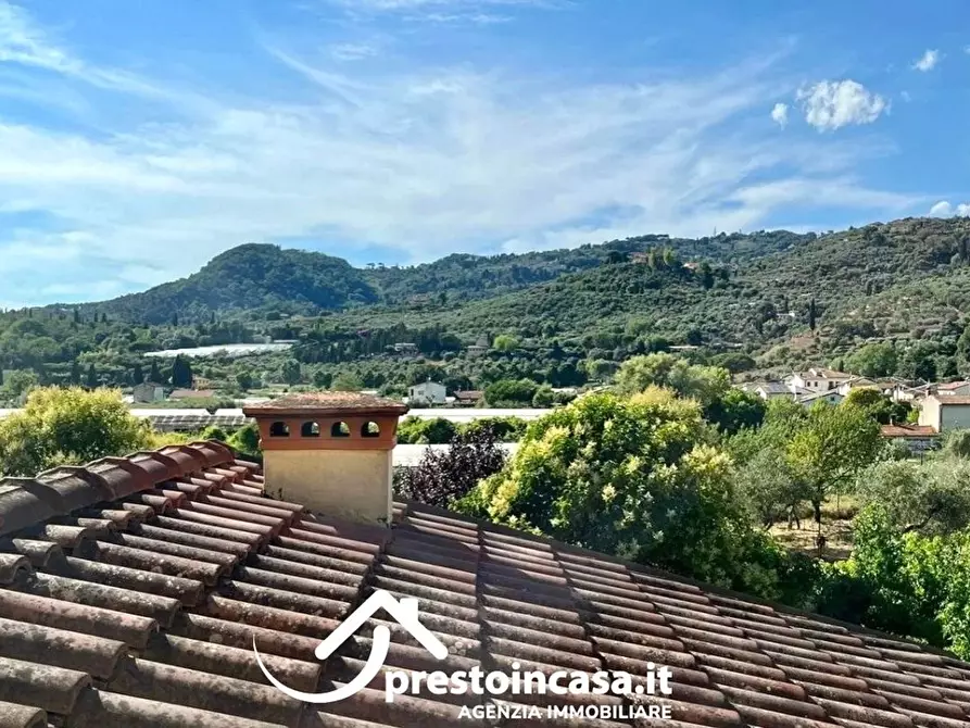 Immagine 45 di Villa in vendita  a Massarosa