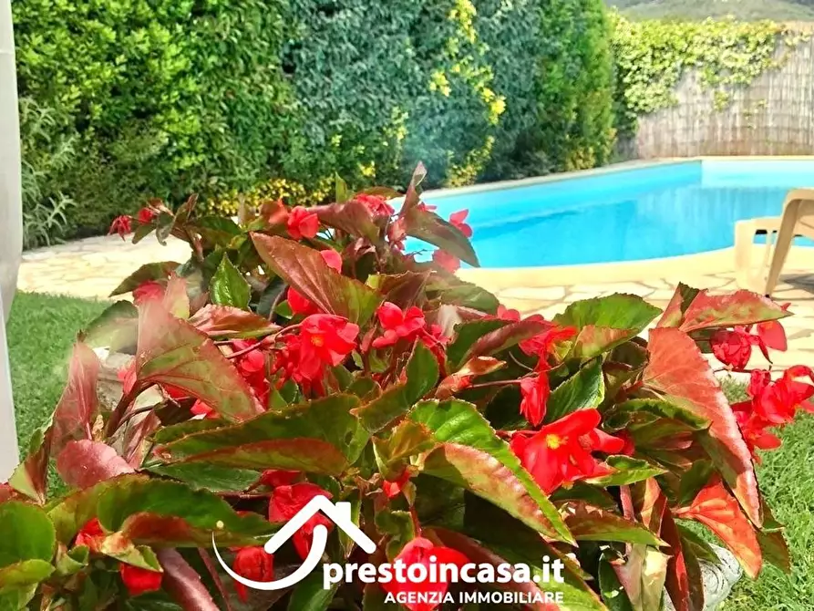 Immagine 22 di Villa in vendita  a Massarosa