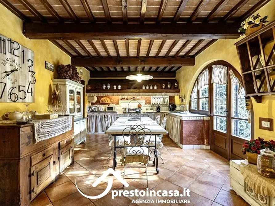 Immagine 7 di Villa in vendita  a Massarosa