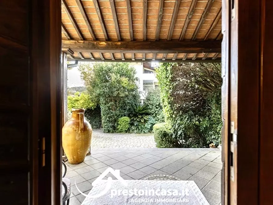 Immagine 14 di Villa in vendita  a Massarosa