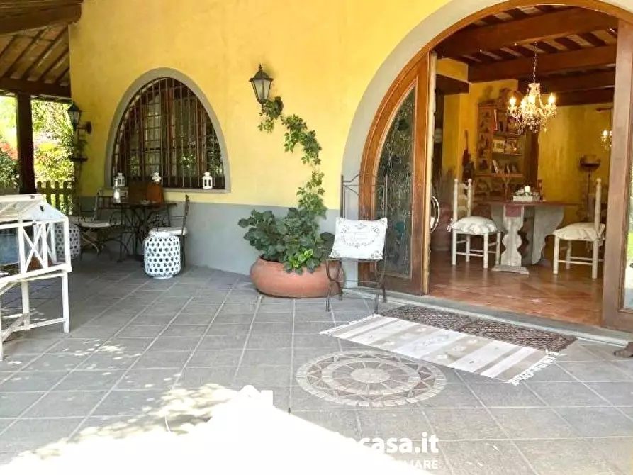Immagine 10 di Villa in vendita  a Massarosa