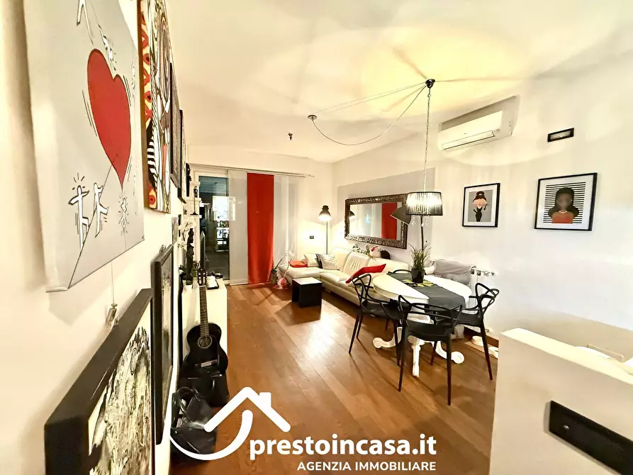 Immagine 12 di Appartamento in vendita  a Viareggio