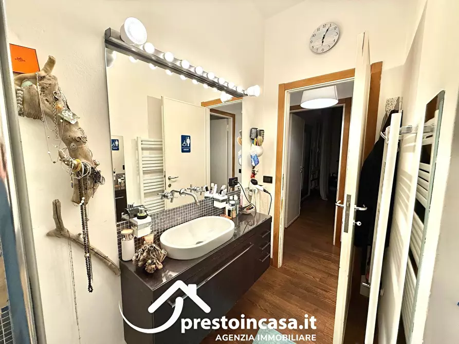 Immagine 24 di Appartamento in vendita  a Viareggio