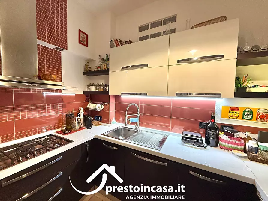 Immagine 9 di Appartamento in vendita  a Viareggio