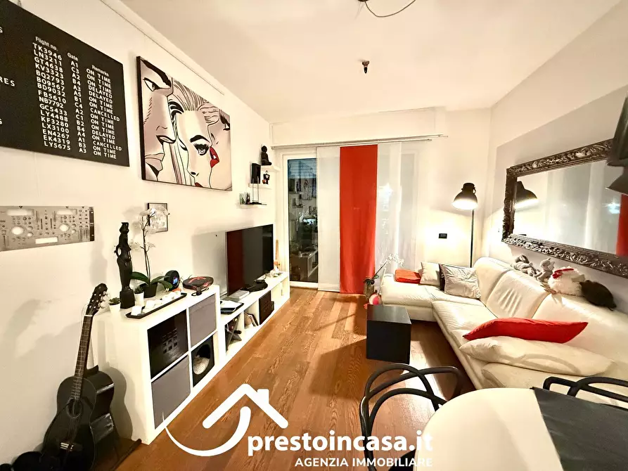 Immagine 1 di Appartamento in vendita  a Viareggio