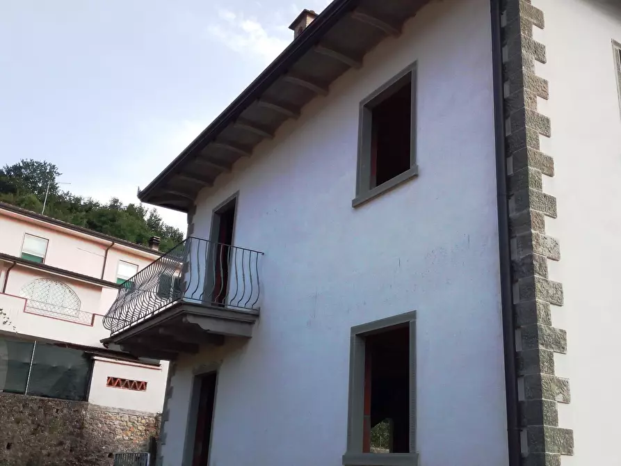 Immagine 10 di Casa semindipendente in vendita  a Camaiore
