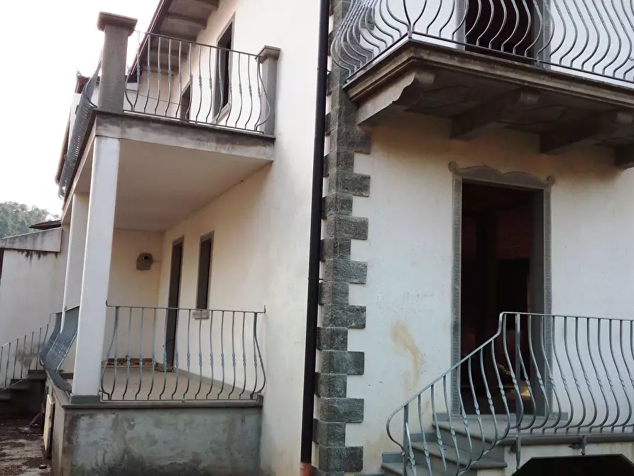 Immagine 9 di Casa semindipendente in vendita  a Camaiore