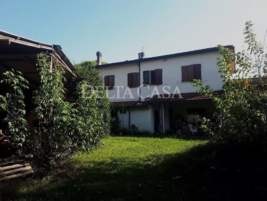 Immagine 2 di Villa in vendita  a Pietrasanta