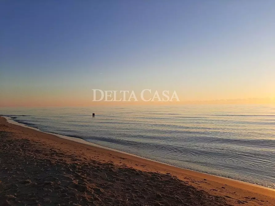 Immagine 12 di Villa in vendita  a Pietrasanta