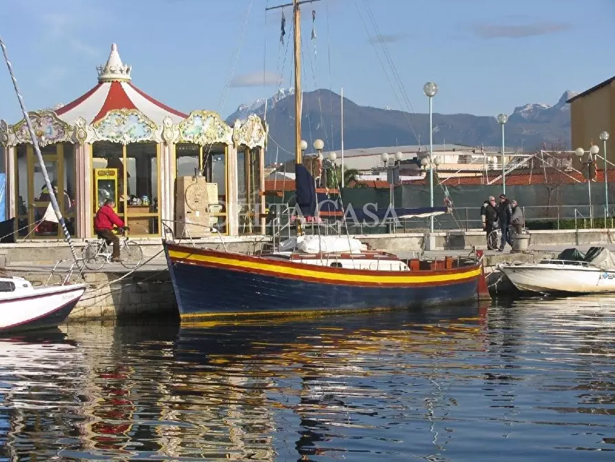 Immagine 27 di Villa in vendita  a Pietrasanta