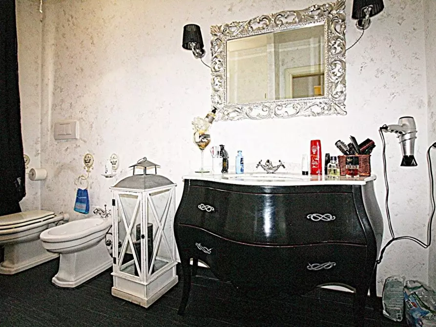 Immagine 10 di Villa in vendita  a Camaiore