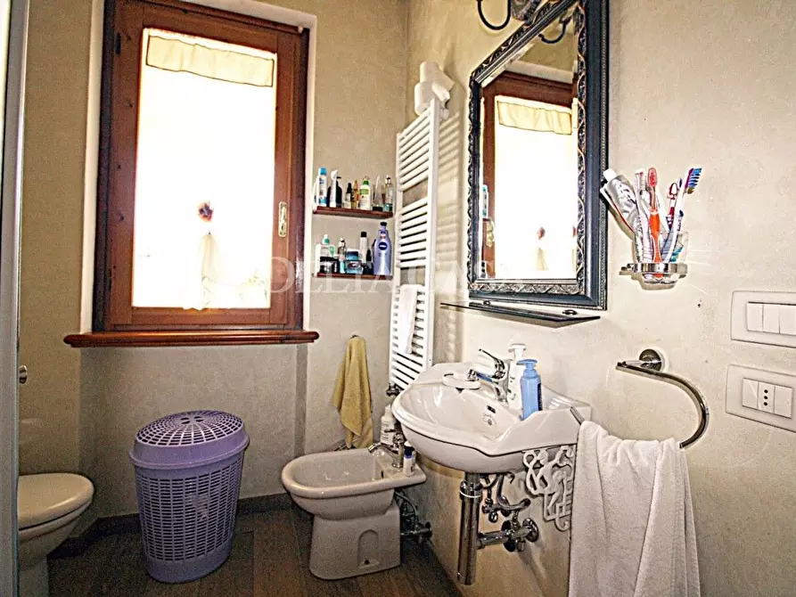 Immagine 17 di Villa in vendita  a Camaiore