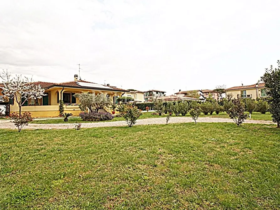 Immagine 25 di Villa in vendita  a Camaiore