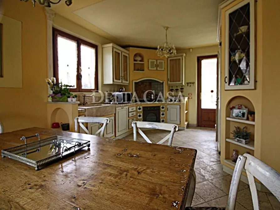 Immagine 11 di Villa in vendita  a Camaiore