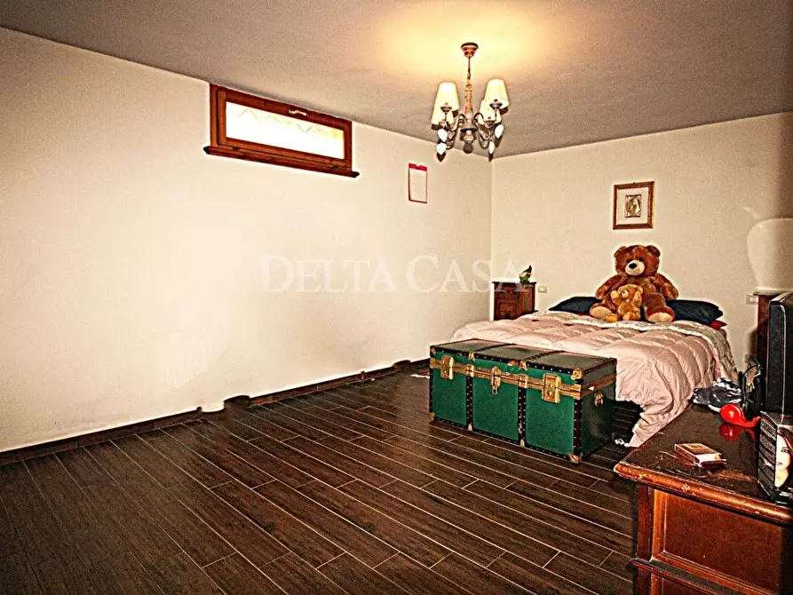 Immagine 6 di Villa in vendita  a Camaiore