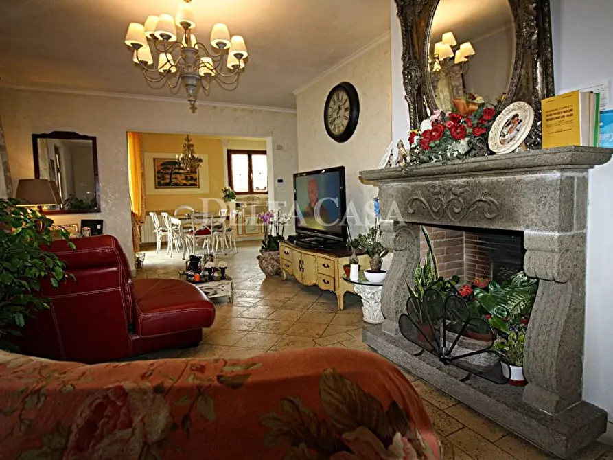 Immagine 15 di Villa in vendita  a Camaiore