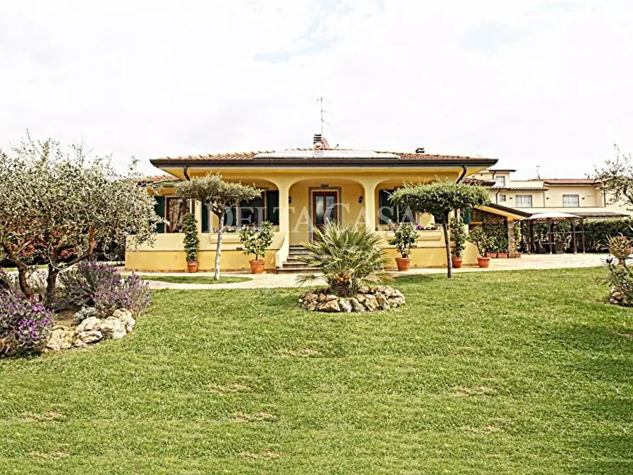 Immagine 24 di Villa in vendita  a Camaiore
