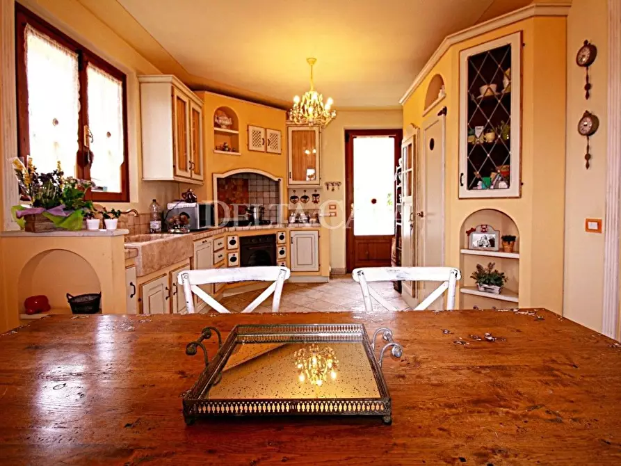 Immagine 12 di Villa in vendita  a Camaiore