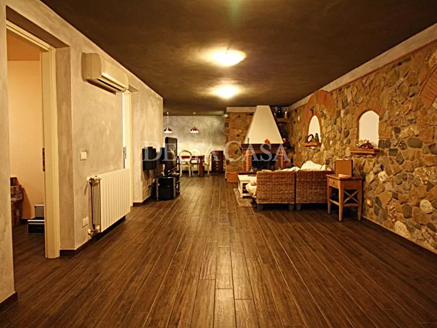 Immagine 4 di Villa in vendita  a Camaiore