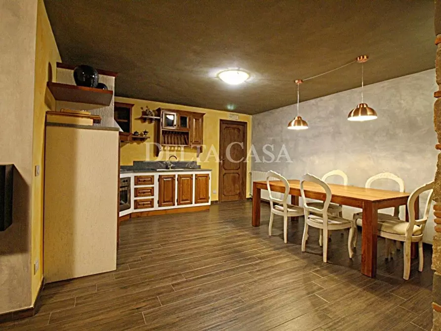 Immagine 3 di Villa in vendita  a Camaiore