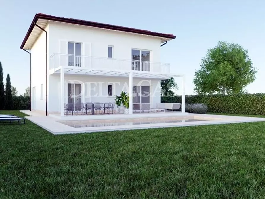 Immagine 2 di Villa in vendita  a Pietrasanta
