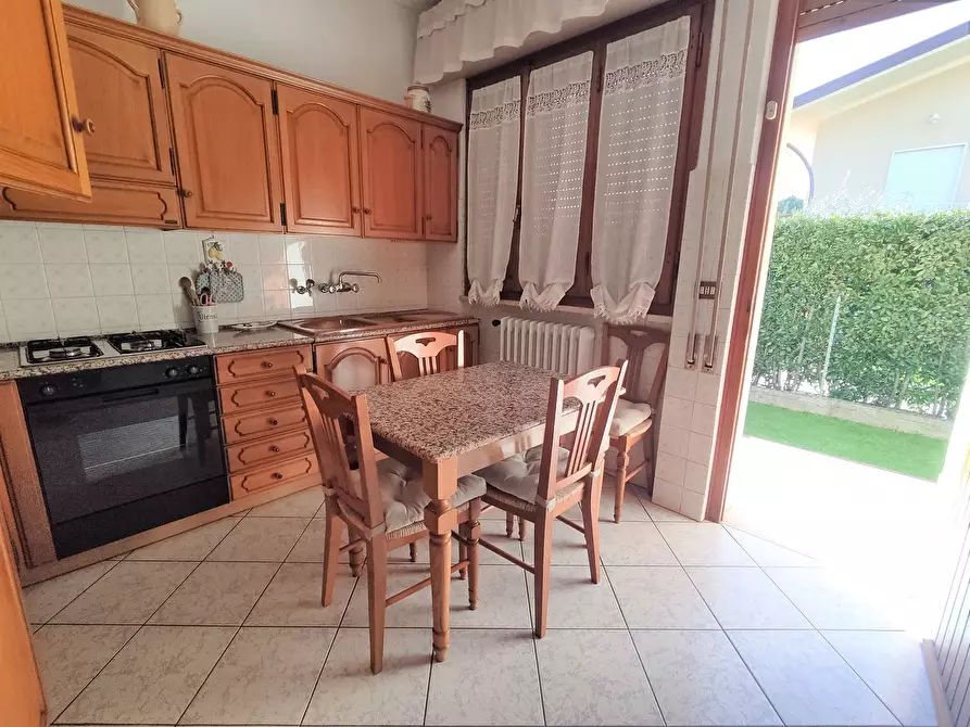 Immagine 32 di Villa in vendita  a Pietrasanta