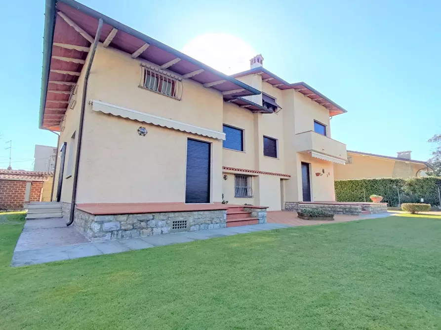 Immagine 24 di Villa in vendita  a Pietrasanta