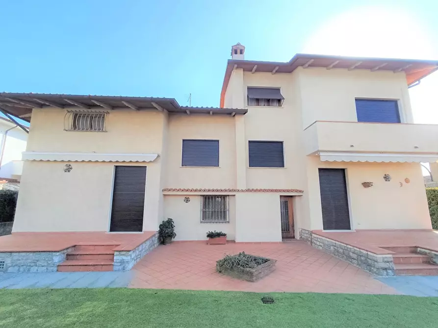 Immagine 22 di Villa in vendita  a Pietrasanta