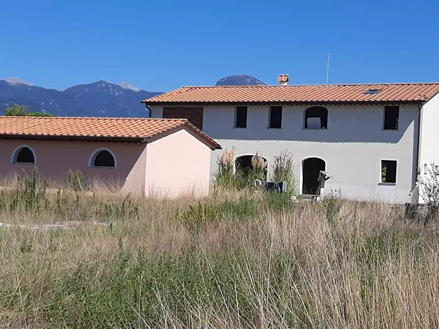 Immagine 6 di Villa in vendita  a Camaiore