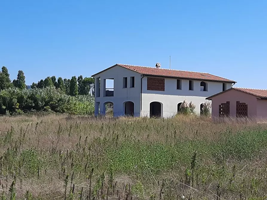 Immagine 2 di Villa in vendita  a Camaiore