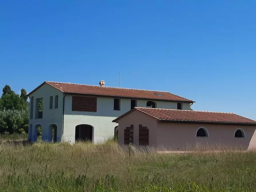Immagine 9 di Villa in vendita  a Camaiore