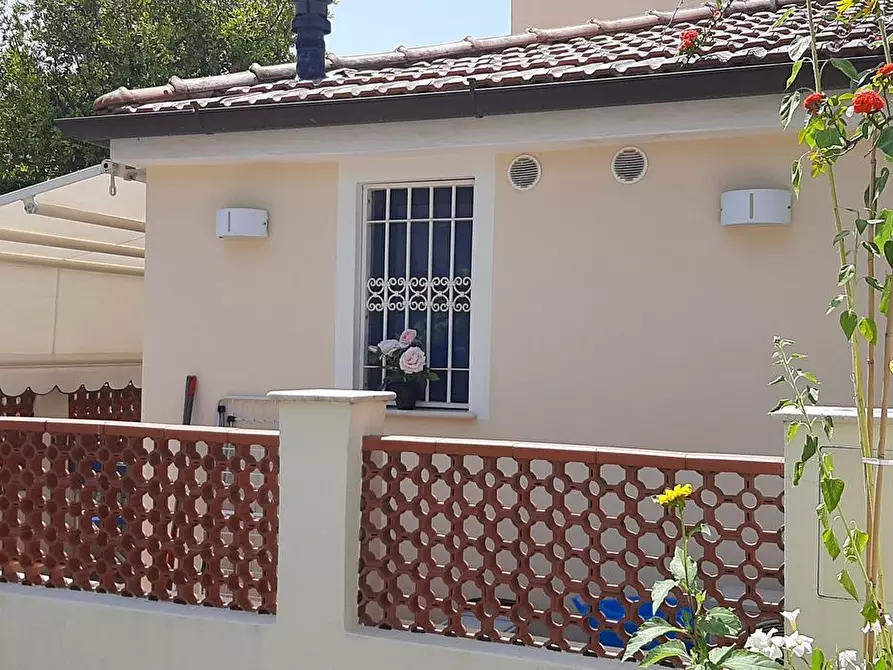 Immagine 1 di Villetta a schiera in affitto  a Camaiore