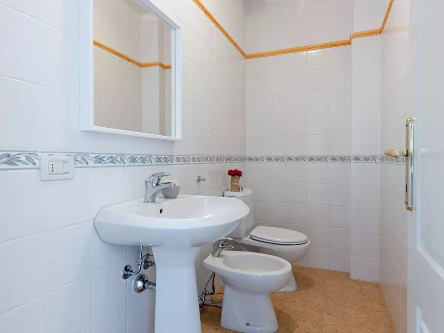 Immagine 18 di Mansarda in affitto  a Valchiusa