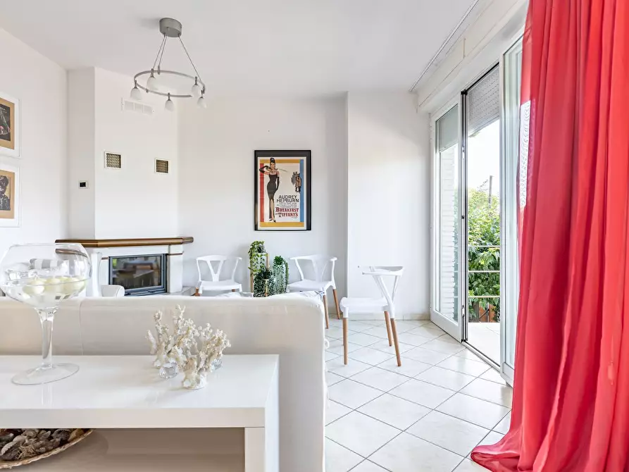 Immagine 1 di Mansarda in affitto  a Valchiusa