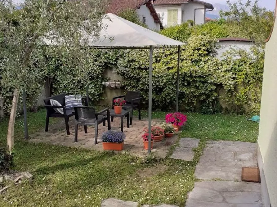 Immagine 5 di Villa in vendita  a Forte Dei Marmi