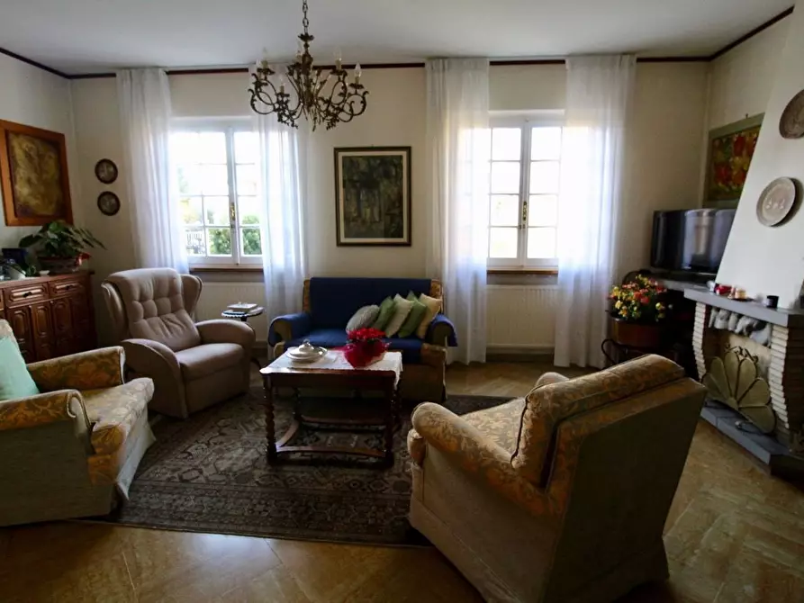 Immagine 11 di Villa in vendita  a Pietrasanta