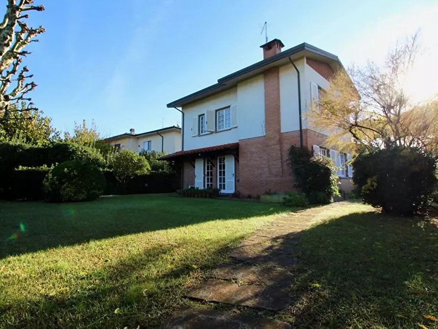 Immagine 6 di Villa in vendita  a Pietrasanta