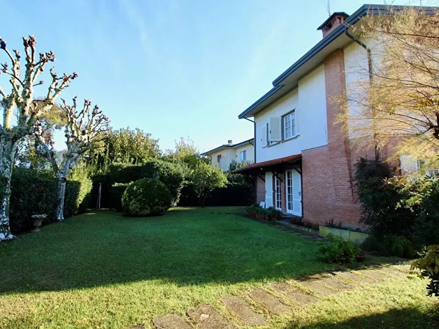 Immagine 2 di Villa in vendita  a Pietrasanta