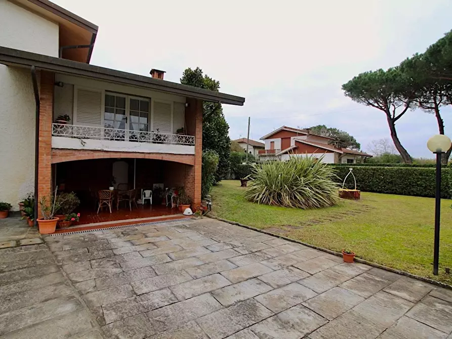 Immagine 32 di Villa in vendita  a Pietrasanta