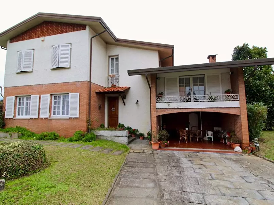 Immagine 4 di Villa in vendita  a Pietrasanta