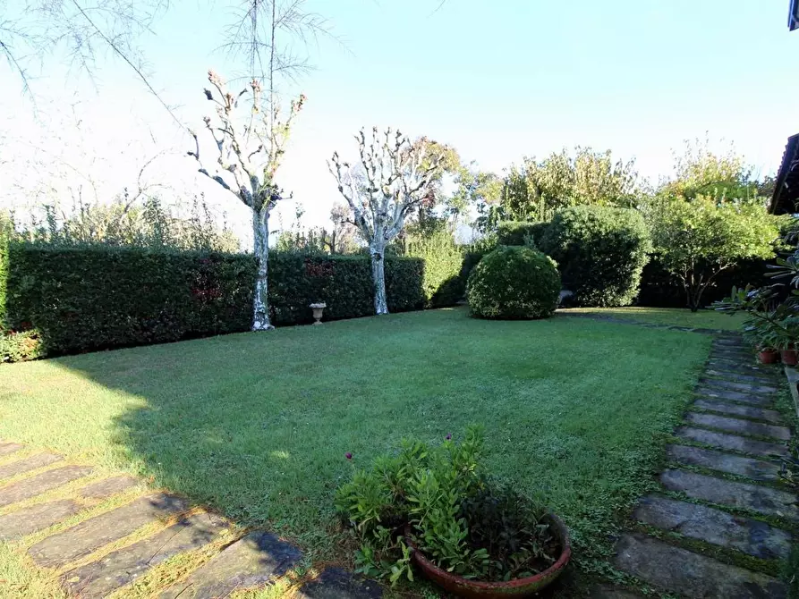 Immagine 7 di Villa in vendita  a Pietrasanta