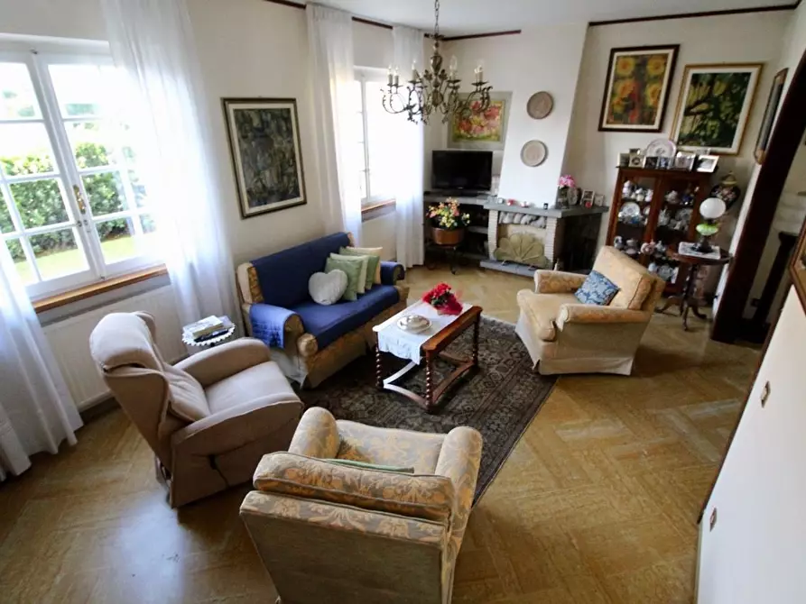 Immagine 12 di Villa in vendita  a Pietrasanta