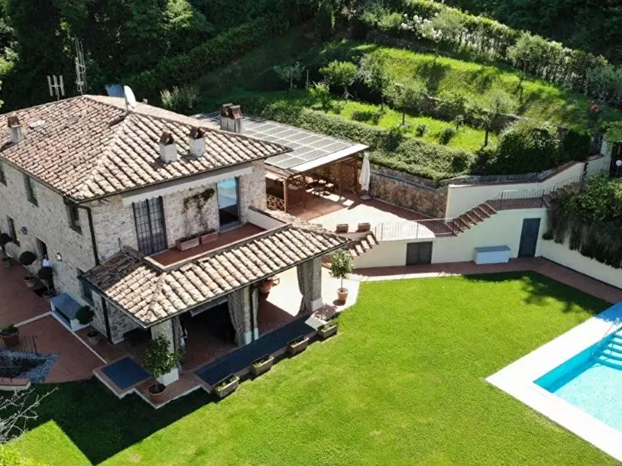 Immagine 12 di Villa in vendita  a Camaiore