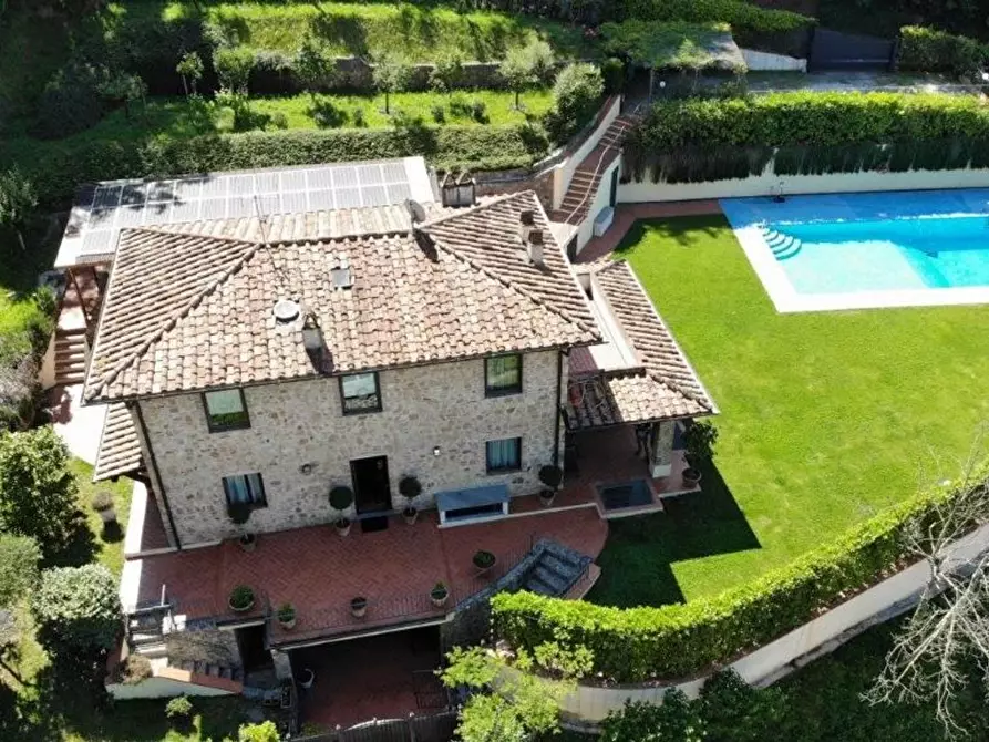 Immagine 17 di Villa in vendita  a Camaiore