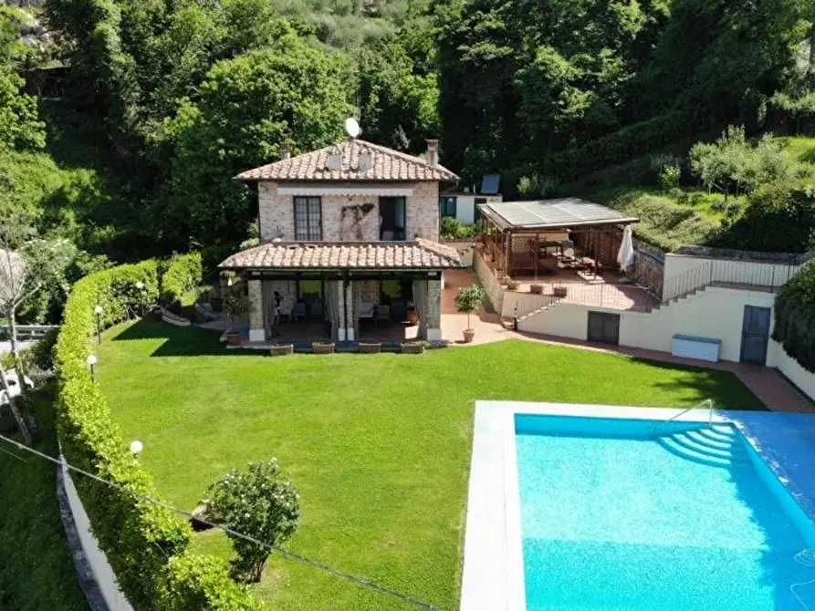 Immagine 6 di Villa in vendita  a Camaiore